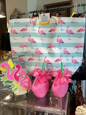 Flamingo Print Beach Tote 21”x 15”x 6” with Flamingo Drink Cups & Cutouts NWT
